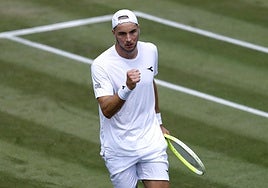 Jan-Lennard Struff celebrando un punto ayer ante Aliassime.
