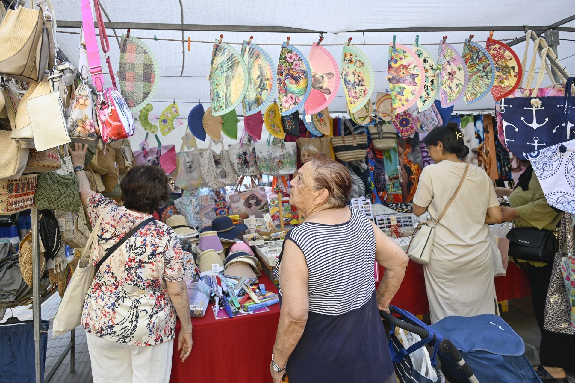 Calor en el mercadillo de Murcia, en imágenes