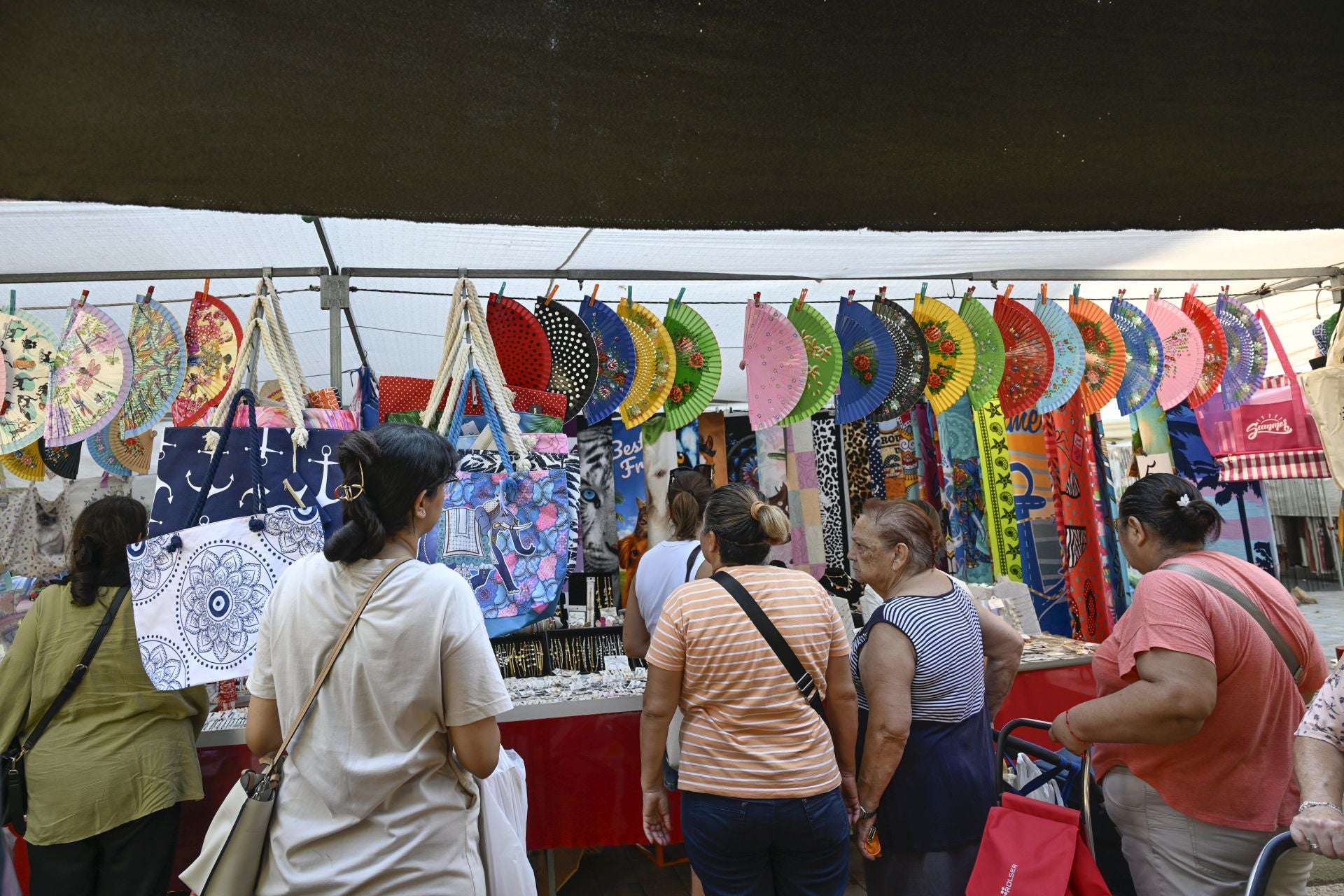 Calor en el mercadillo de Murcia, en imágenes