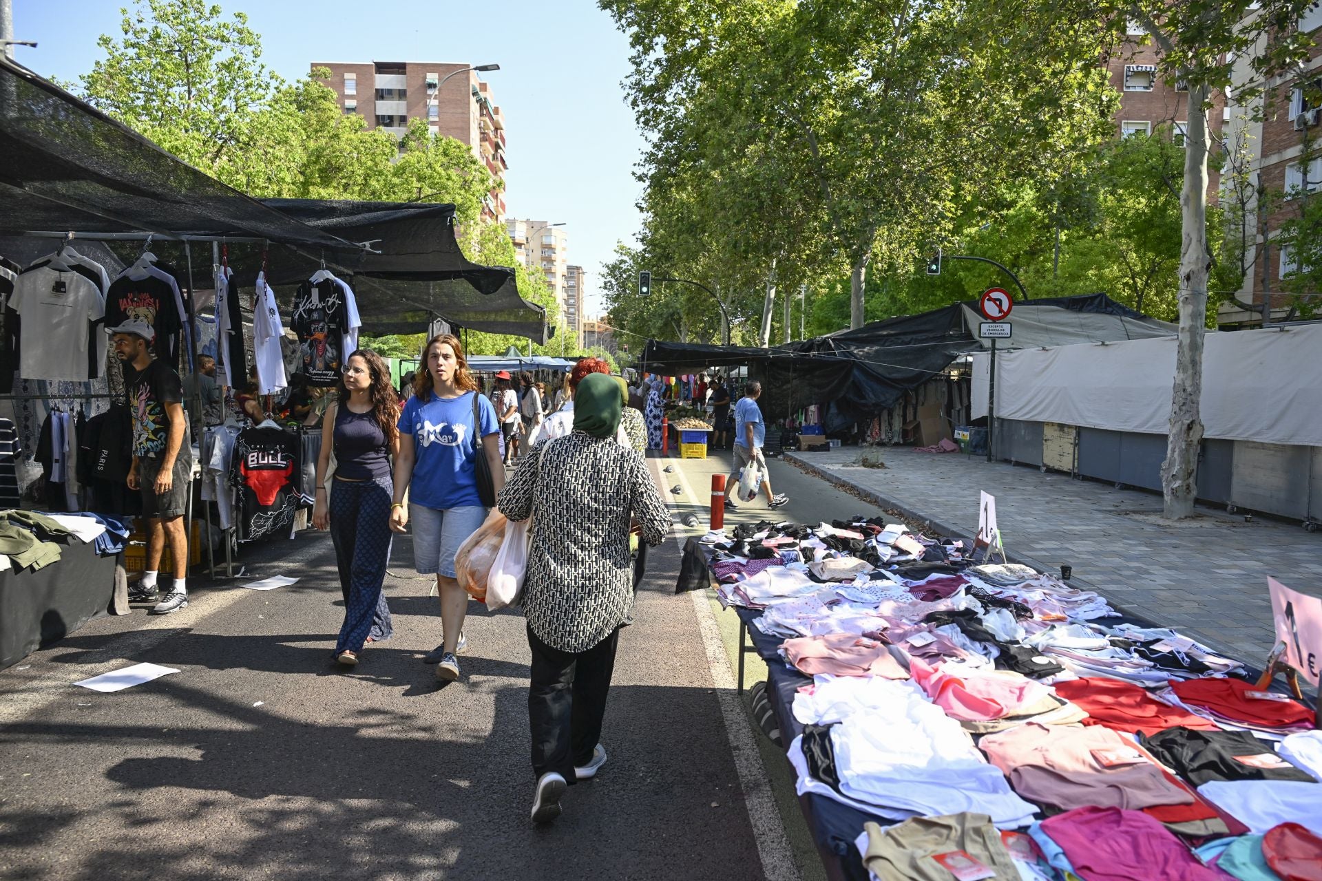 Calor en el mercadillo de Murcia, en imágenes