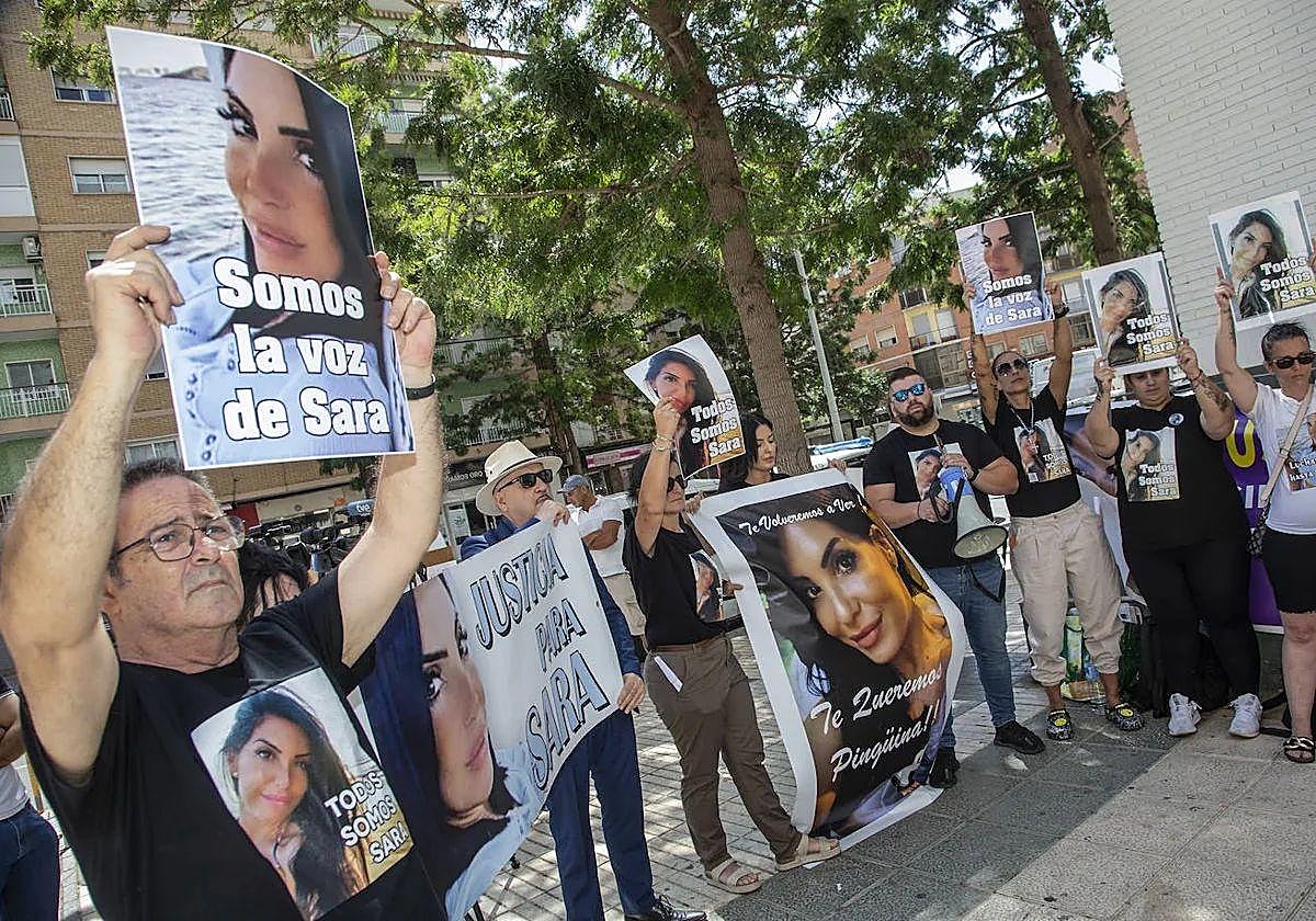 Imagen de archivo de familiares y amigos de Sara Gómez, durante una protesta en los juzgados de Cartagena.