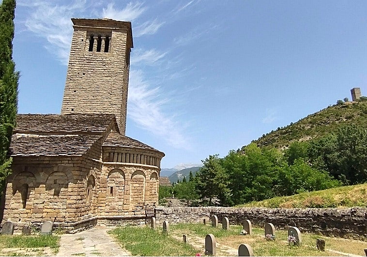 La iglesia de San Pedro de Lárrede es el ejemplo más brillante dentro del grupo de 'Iglesias del Serrablo'.