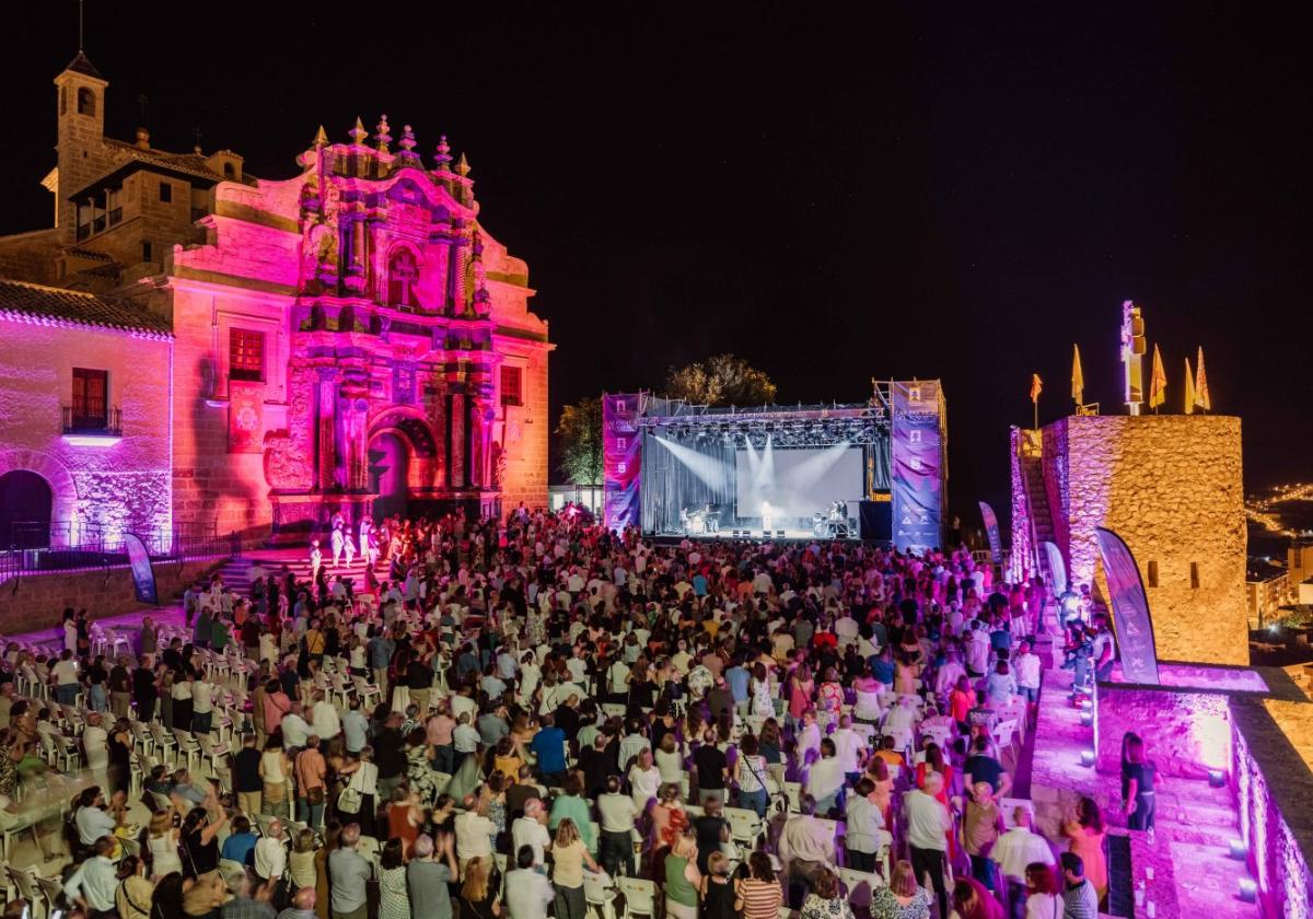 Momento de la pasada edición en la explanada de la Basílica.