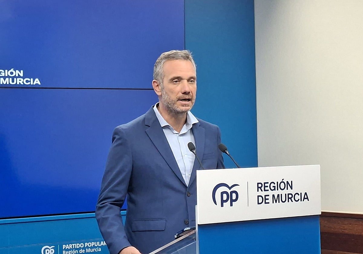 Joaquín Segado, este lunes en la sede regional del PP.