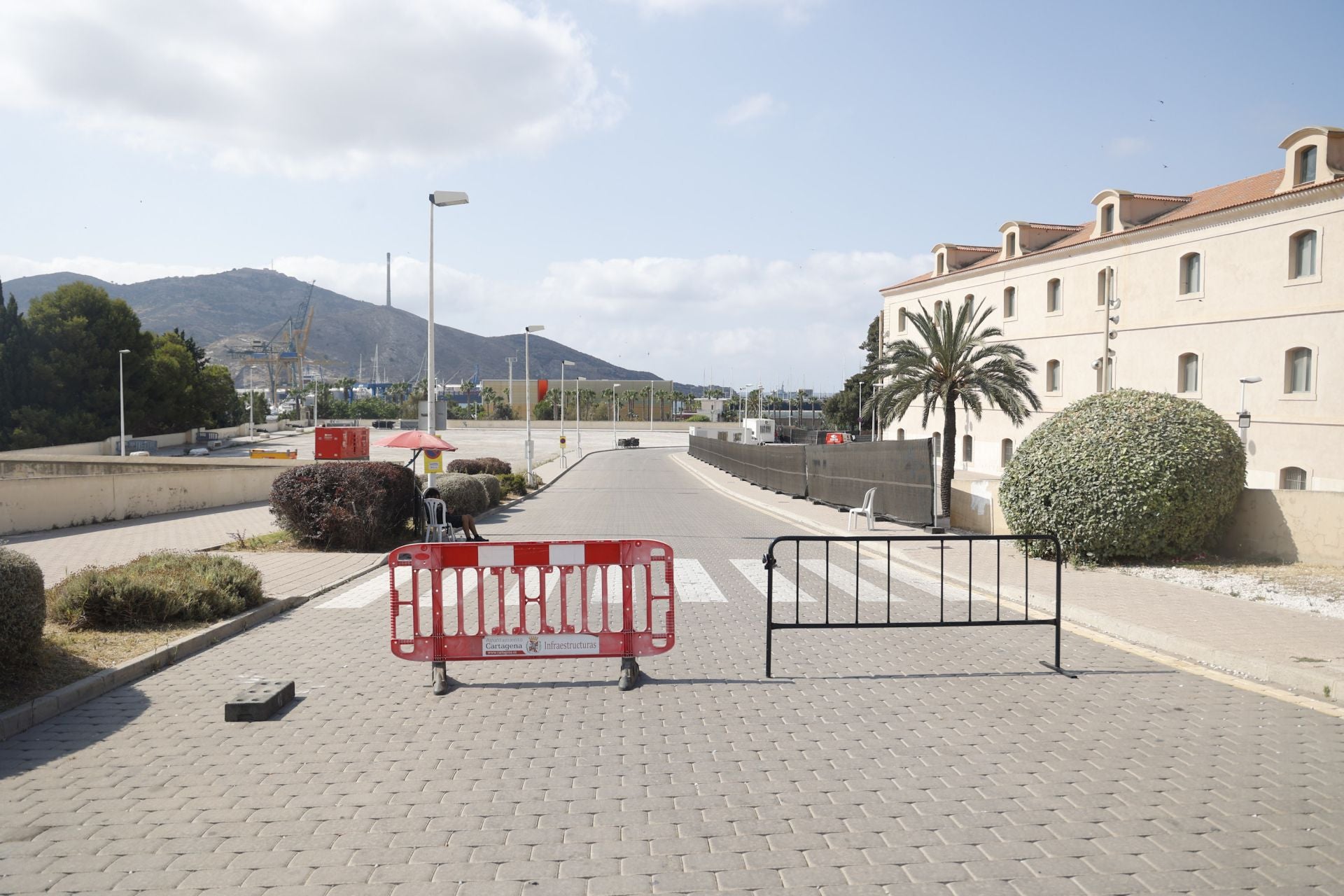 Desmontaje del recinto de fiestas en el Batel de Cartagena