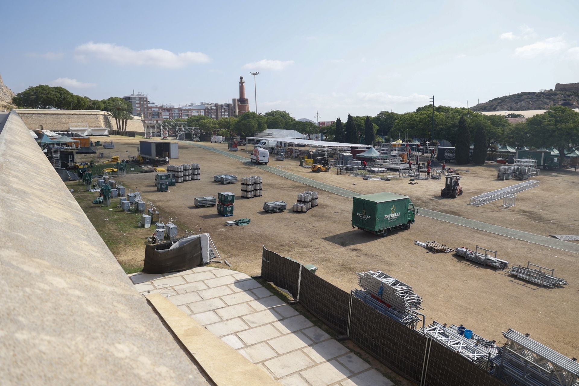 Desmontaje del recinto de fiestas en el Batel de Cartagena