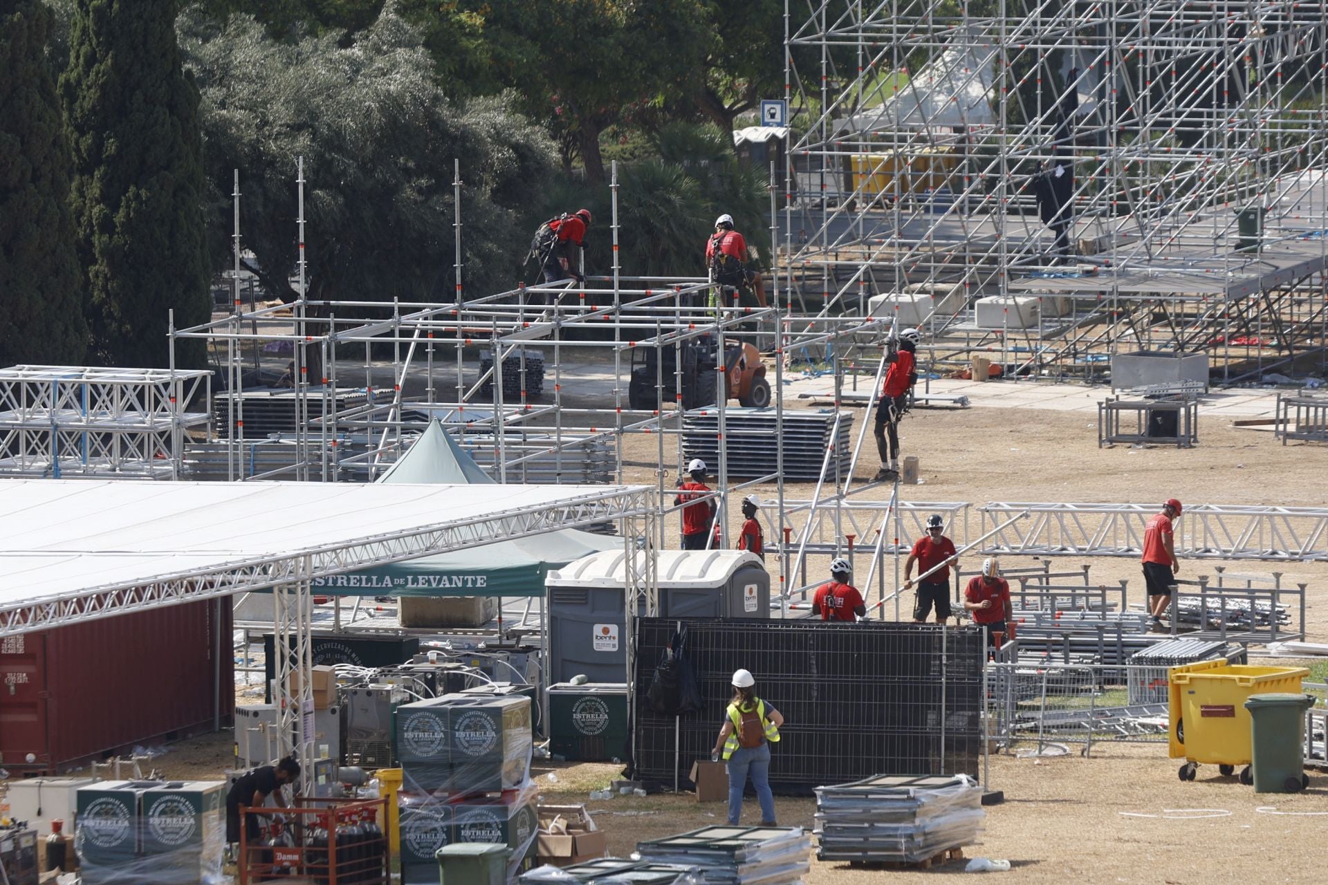 Desmontaje del recinto de fiestas en el Batel de Cartagena
