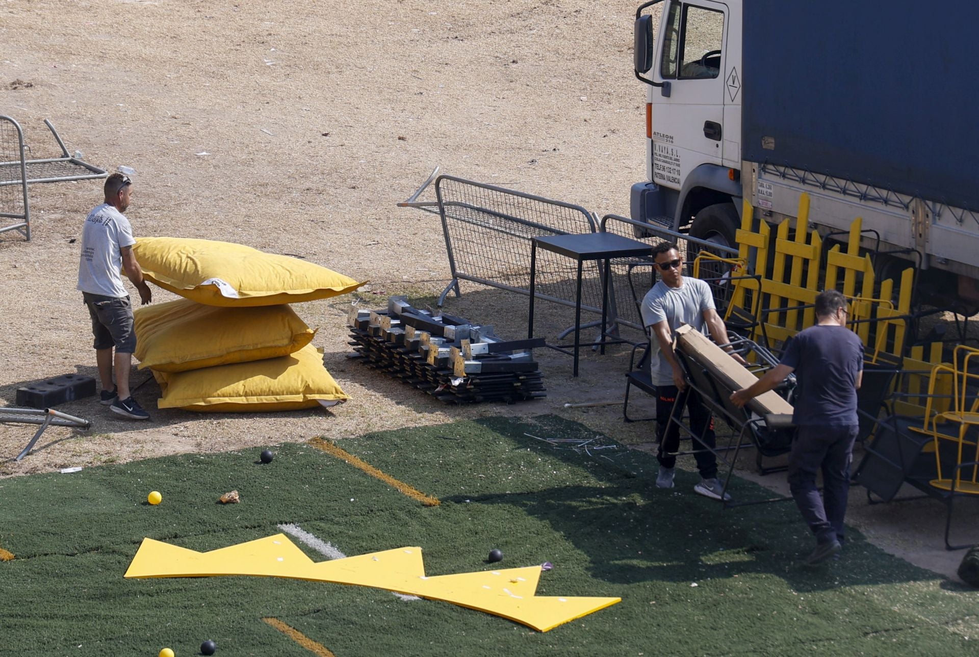 Desmontaje del recinto de fiestas en el Batel de Cartagena