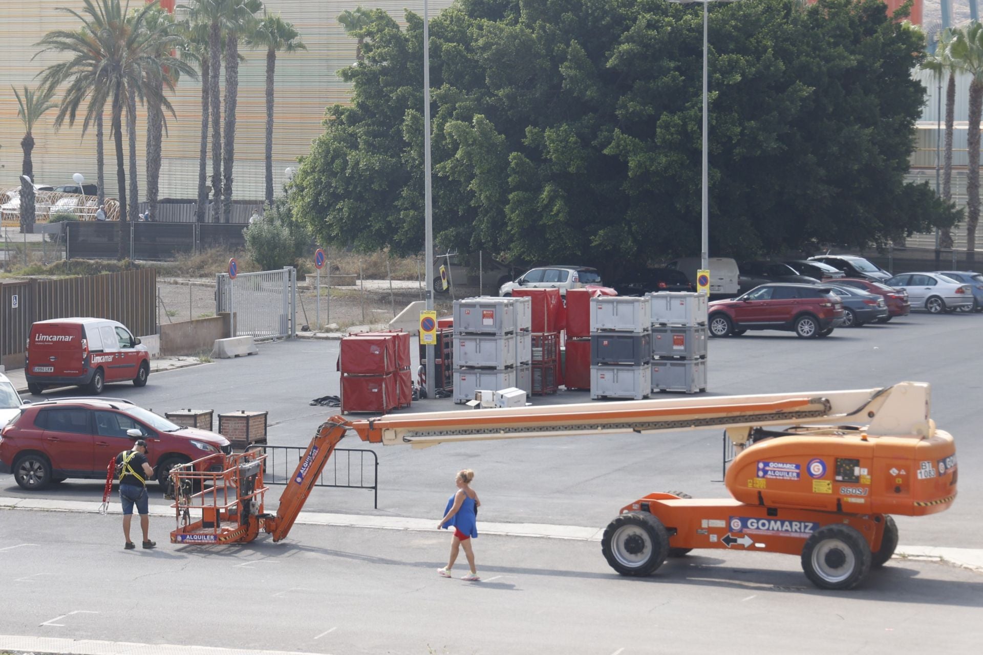 Desmontaje del recinto de fiestas en el Batel de Cartagena