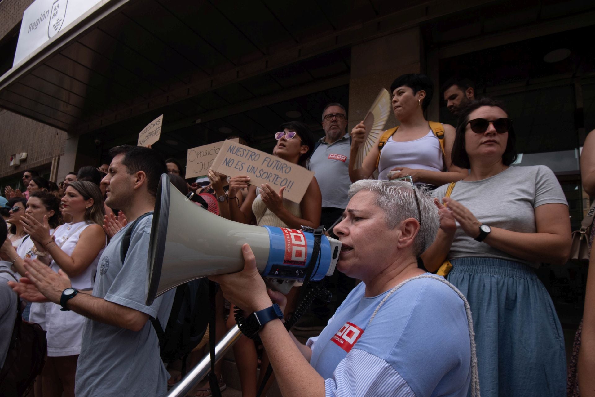 La protesta por las oposiciones para profesor de secundaria en la Región de Murcia, en imágenes