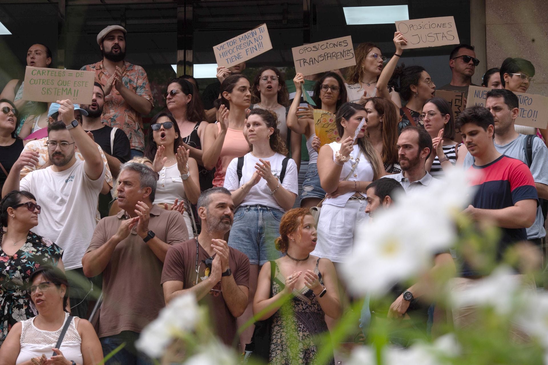 La protesta por las oposiciones para profesor de secundaria en la Región de Murcia, en imágenes
