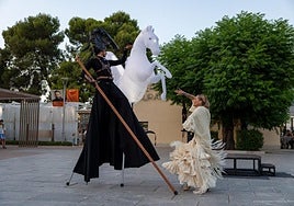 Escena del pasacalles 'Equus vs. Pegasus' en Mérida.