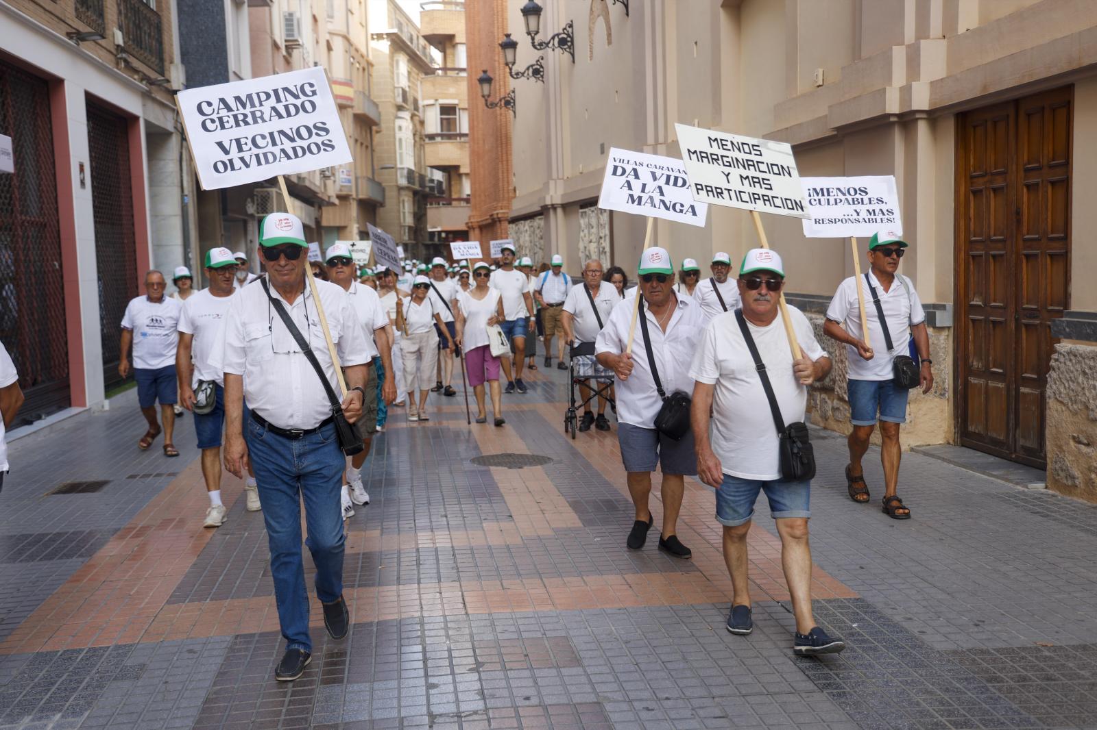 La protesta de los vecinos de Villas Caravaning, en imágenes