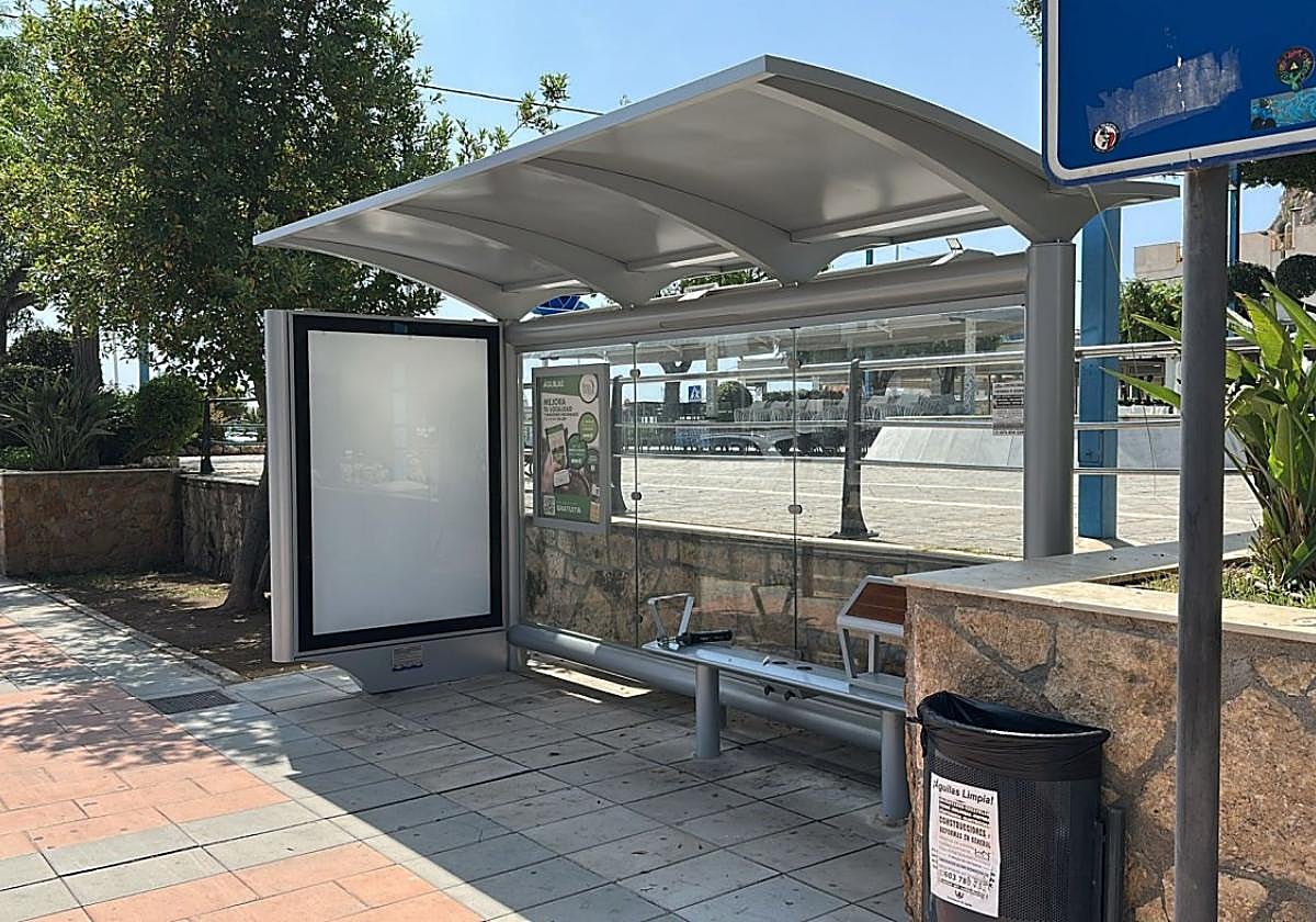 Una de las nuevas marquesinas solares instaladas en Águilas.
