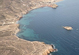 La playa Cueva de Lobos, frente al islote homónimo.