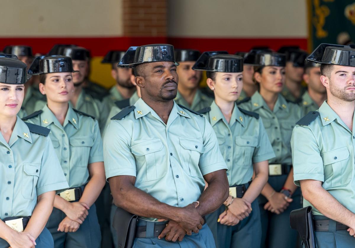 La presentación como guardia civil del camerunés Jean Paul, en imágenes