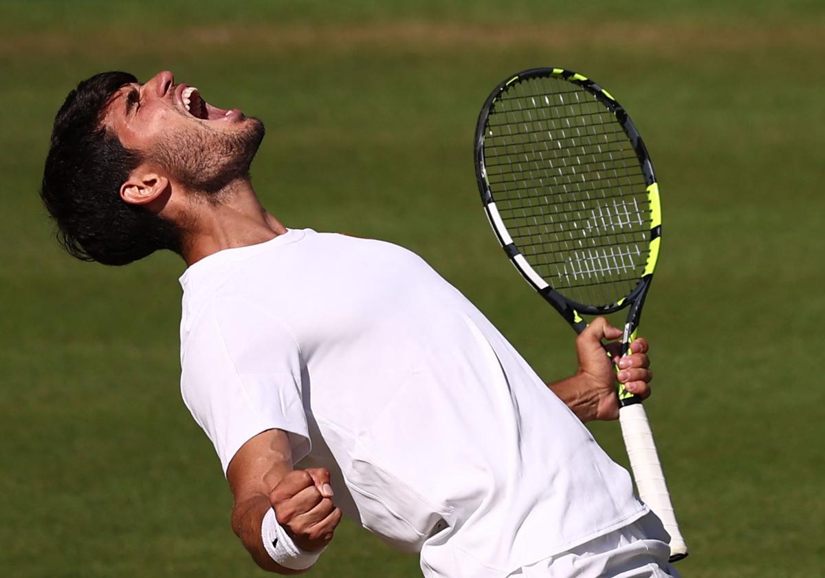Carlos Alcaraz, este viernes, celebrando su clasificación para la final de Wimbledon.