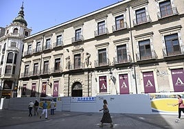 Fachada principal del palacio Almodóvar, en cuyo interior ya han comenzado las obras.