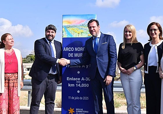 Fernando López Miras y Óscar Puente, este viernes, en la inauguración del tramo.