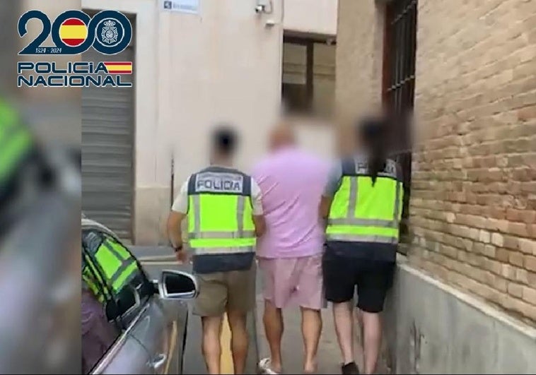 El fugitivo en el momento de la detención.
