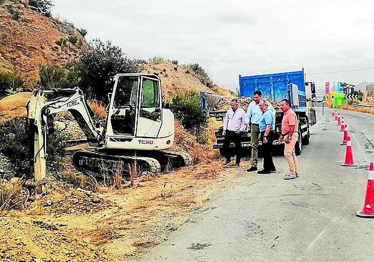 Obras de la nueva red de abastecimiento en Ricote.
