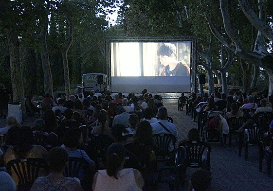 Imagen de archivo de un cine de verano.