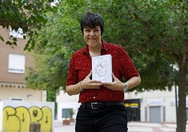 La periodista y poeta Toñi Perea reside en Murcia y tiene el corazón dividido entre Archena y Sabadell, aunque se siente ante todo murciana.