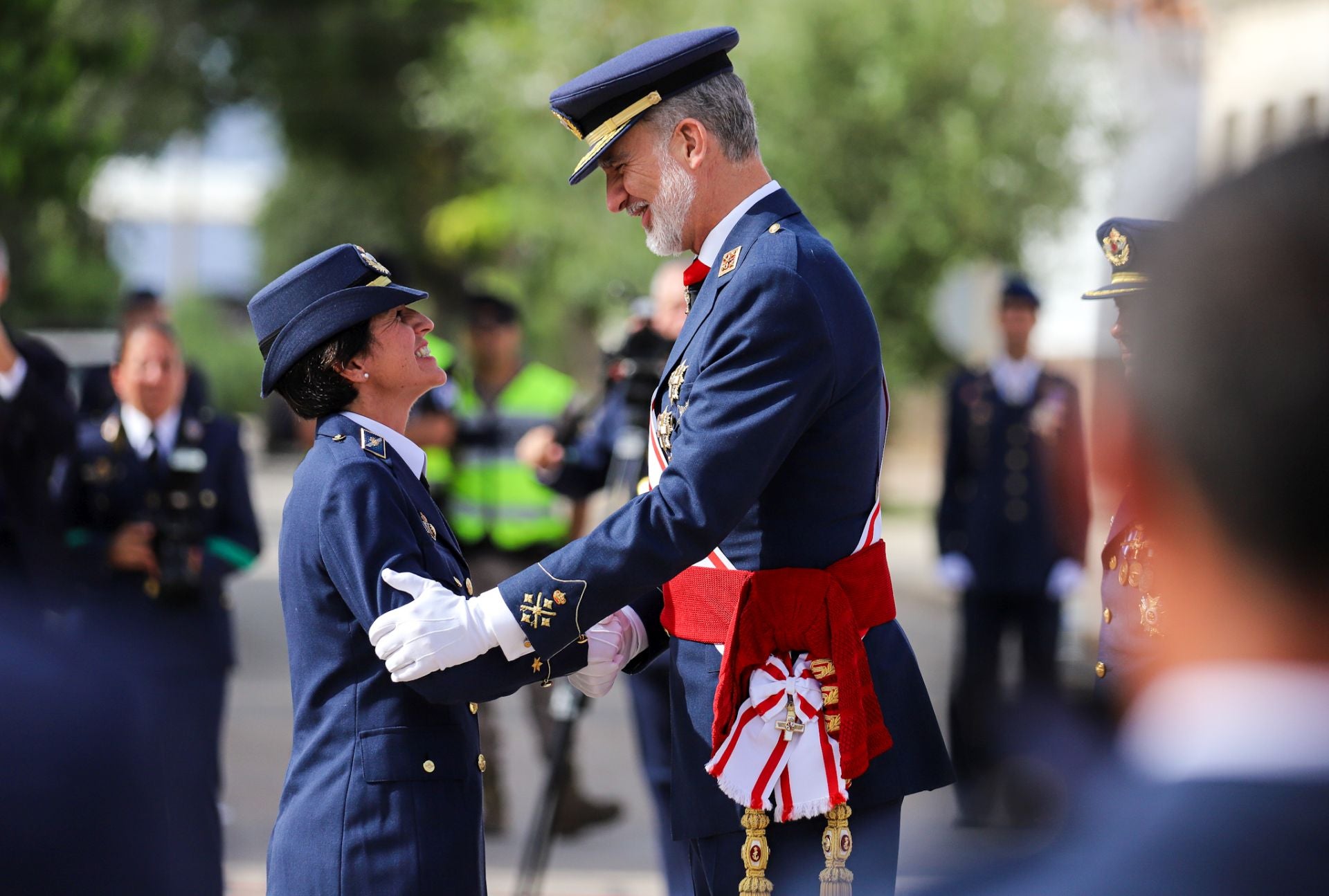 El Rey preside el acto de entrega de despachos en la Academia General del Aire de San Javier