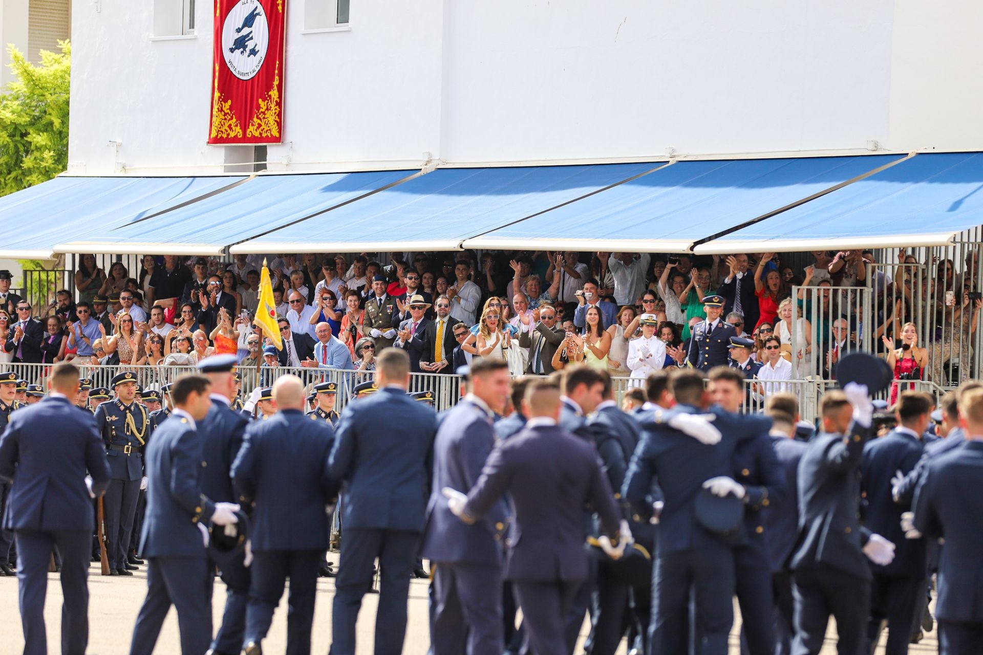El Rey preside el acto de entrega de despachos en la Academia General del Aire de San Javier