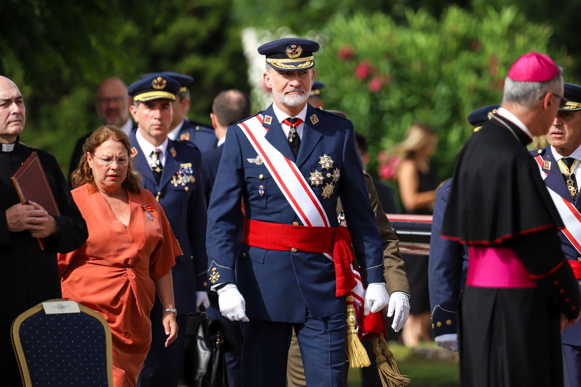 El Rey preside el acto de entrega de despachos en la Academia General del Aire de San Javier