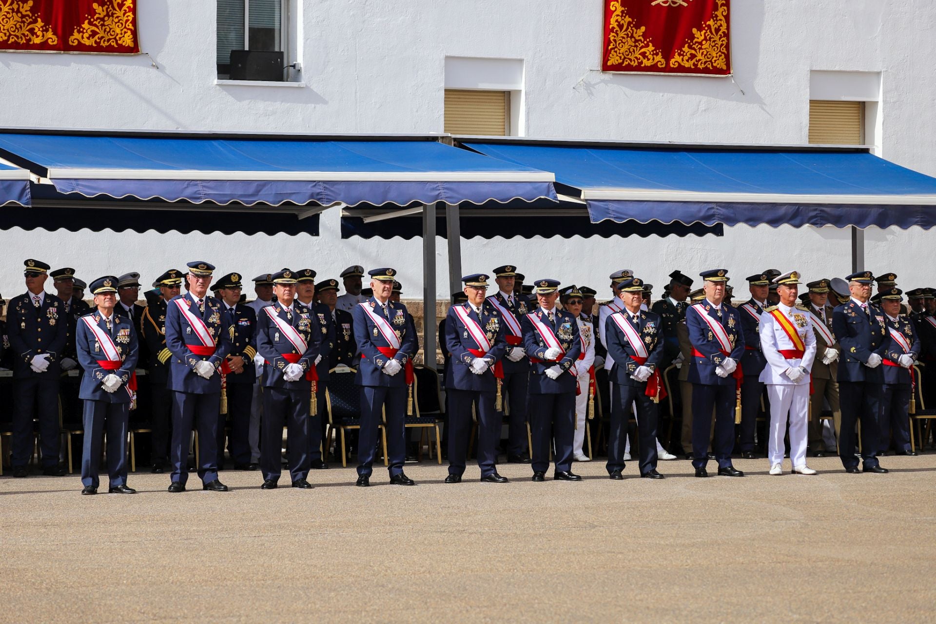 El Rey preside el acto de entrega de despachos en la Academia General del Aire de San Javier