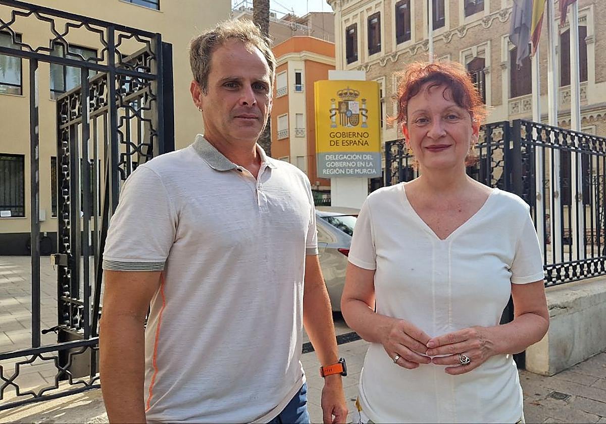 Ángel Luis Hernández y María Marín, este lunes, en la Delegación del Gobierno.