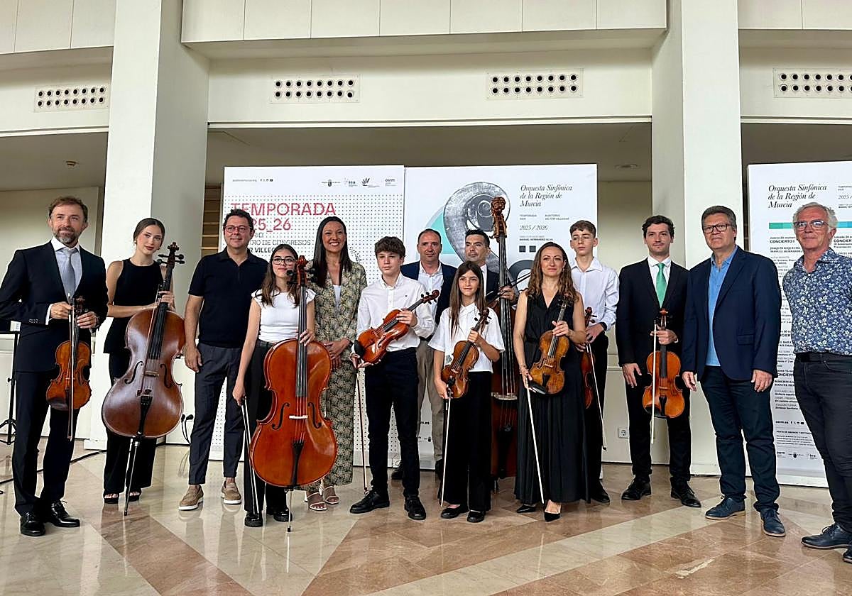 Músicos de la Orquesta Sinfónica, la Orquesta de Jóvenes y la Orquesta de Aspirantes de la Región de Murcia en la presentación de la temporada del Auditorio regional Víctor Villegas.