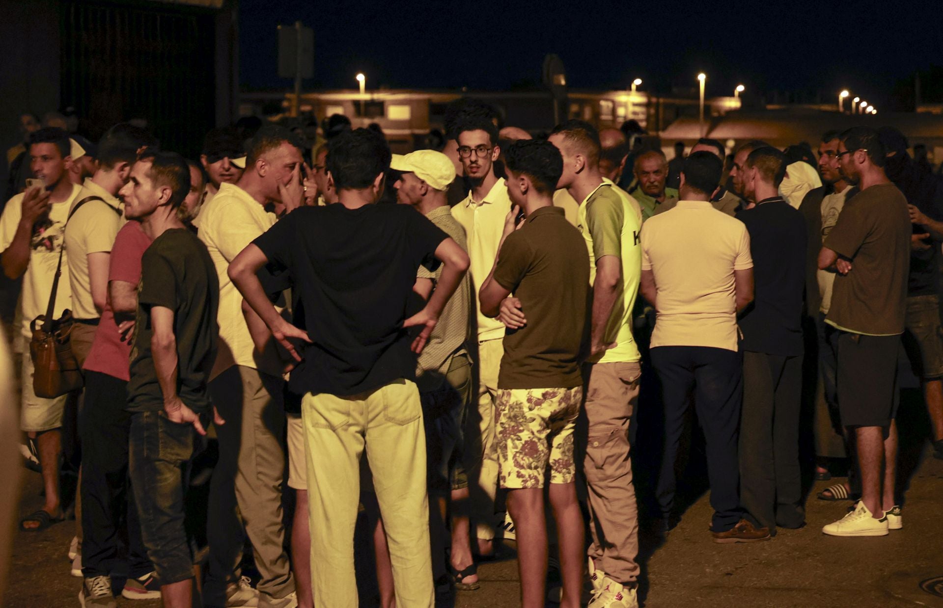 Torre Pacheco vivió este lunes una noche de calma tensa, en imágenes