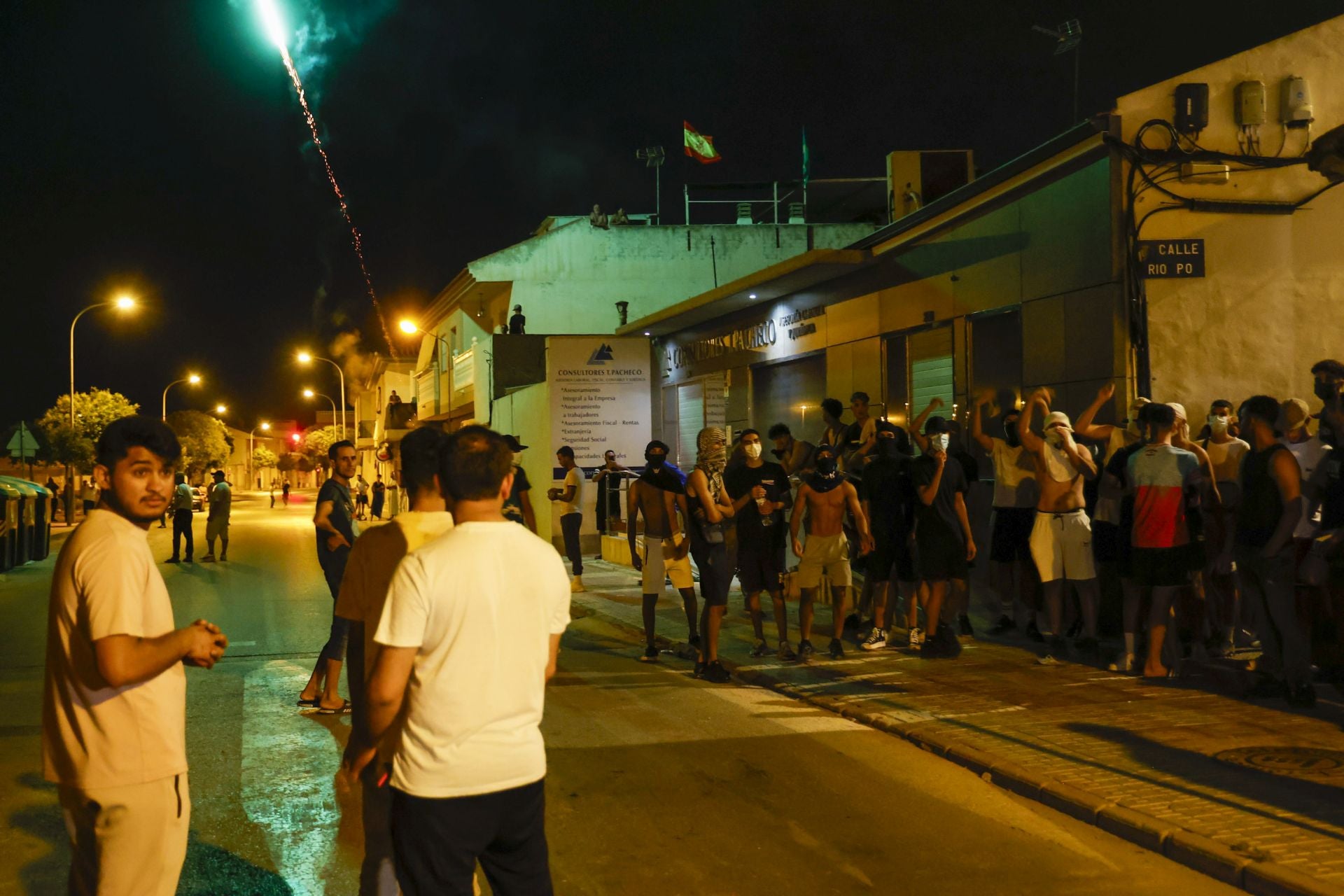 Torre Pacheco vivió este lunes una noche de calma tensa, en imágenes