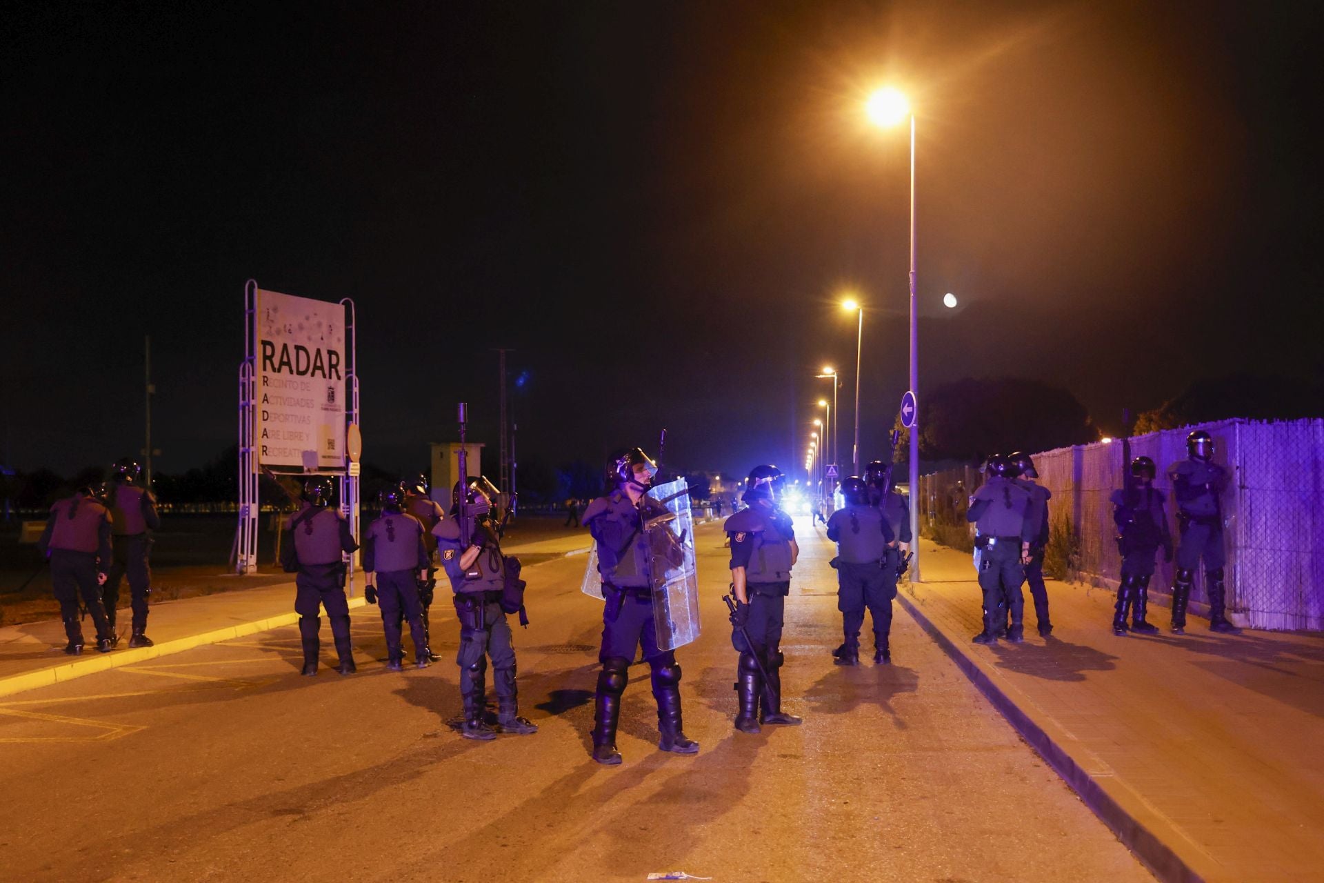 Torre Pacheco vivió este lunes una noche de calma tensa, en imágenes