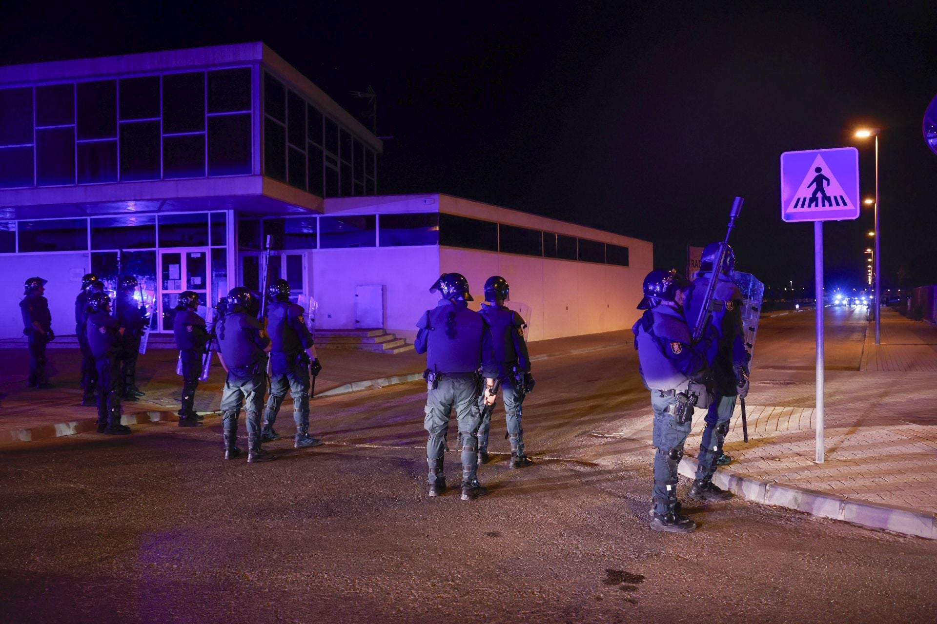 Torre Pacheco vivió este lunes una noche de calma tensa, en imágenes
