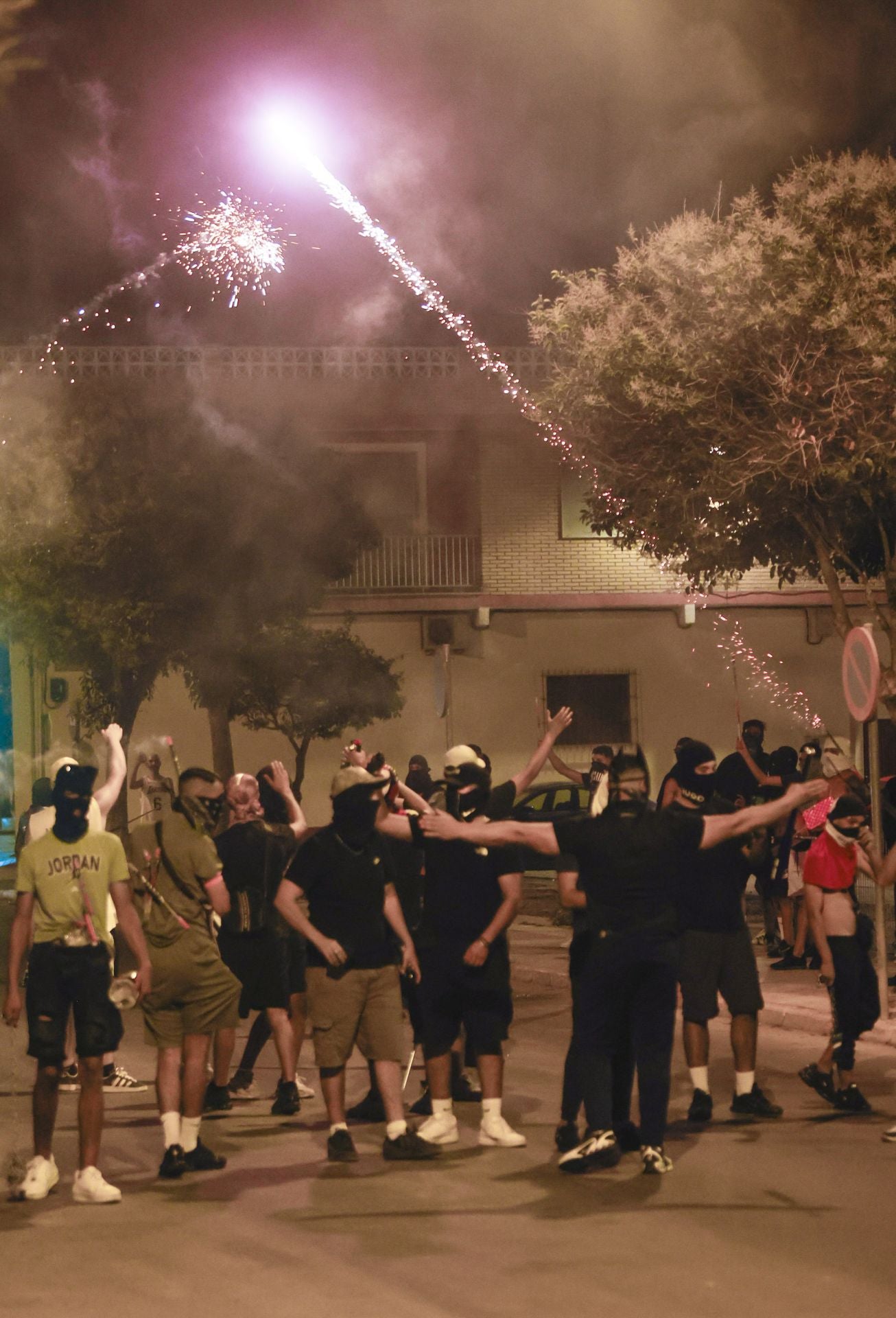 Torre Pacheco vivió este lunes una noche de calma tensa, en imágenes