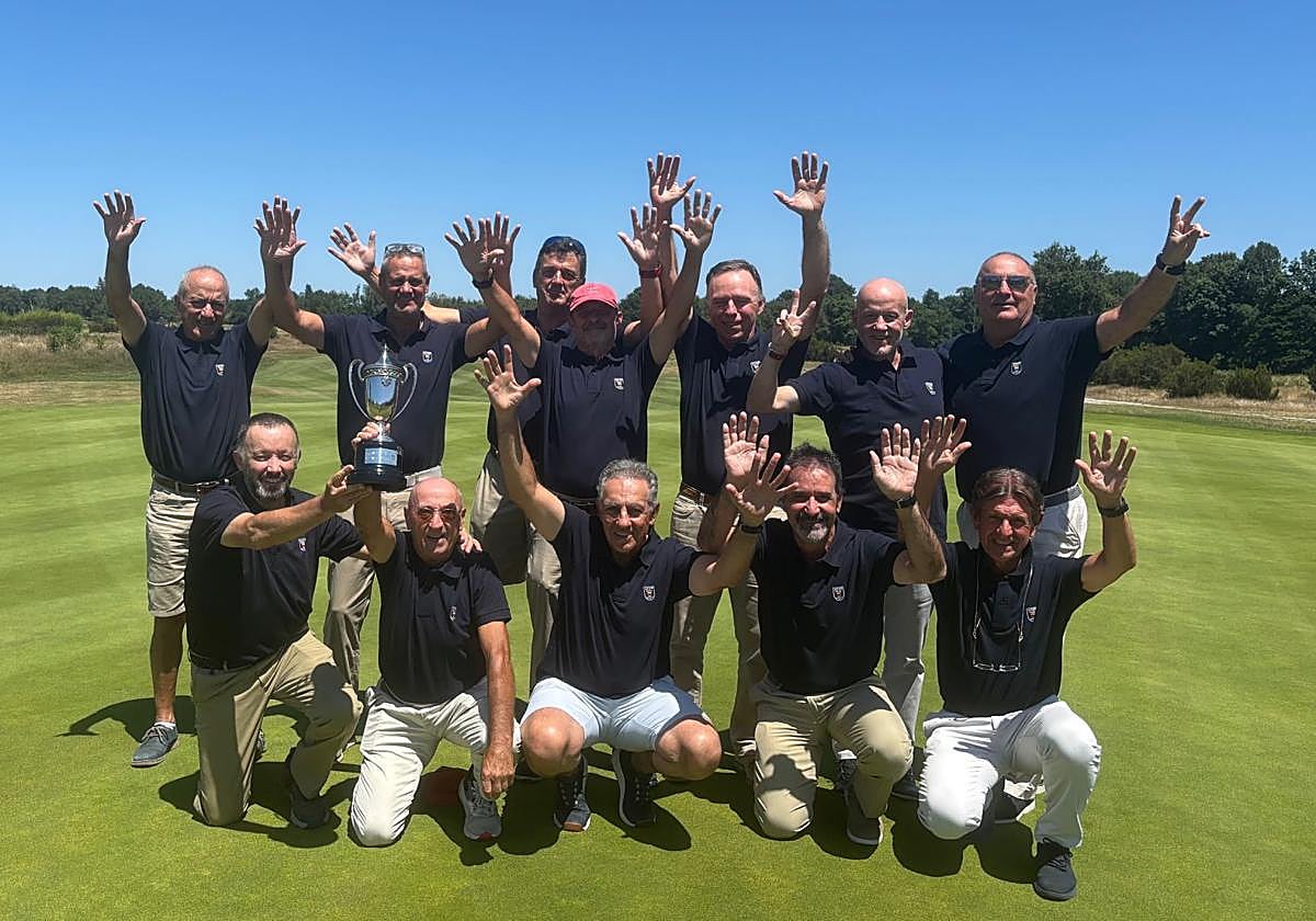 Los españoles celebrando el triunfo.