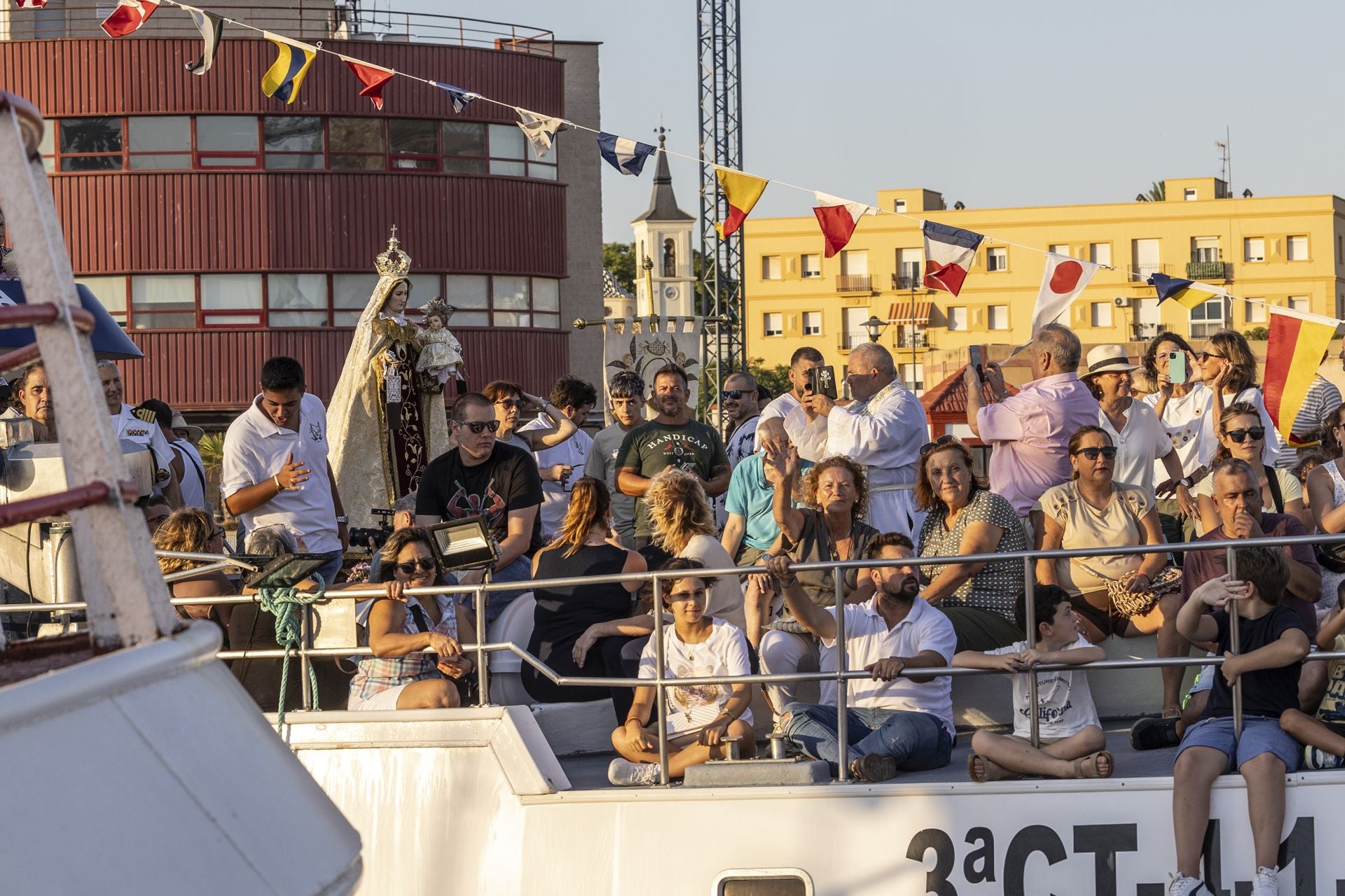 Imágenes de la procesión marítima en Cartagena de la Virgen de las Maravillas y la Virgen del Carmen