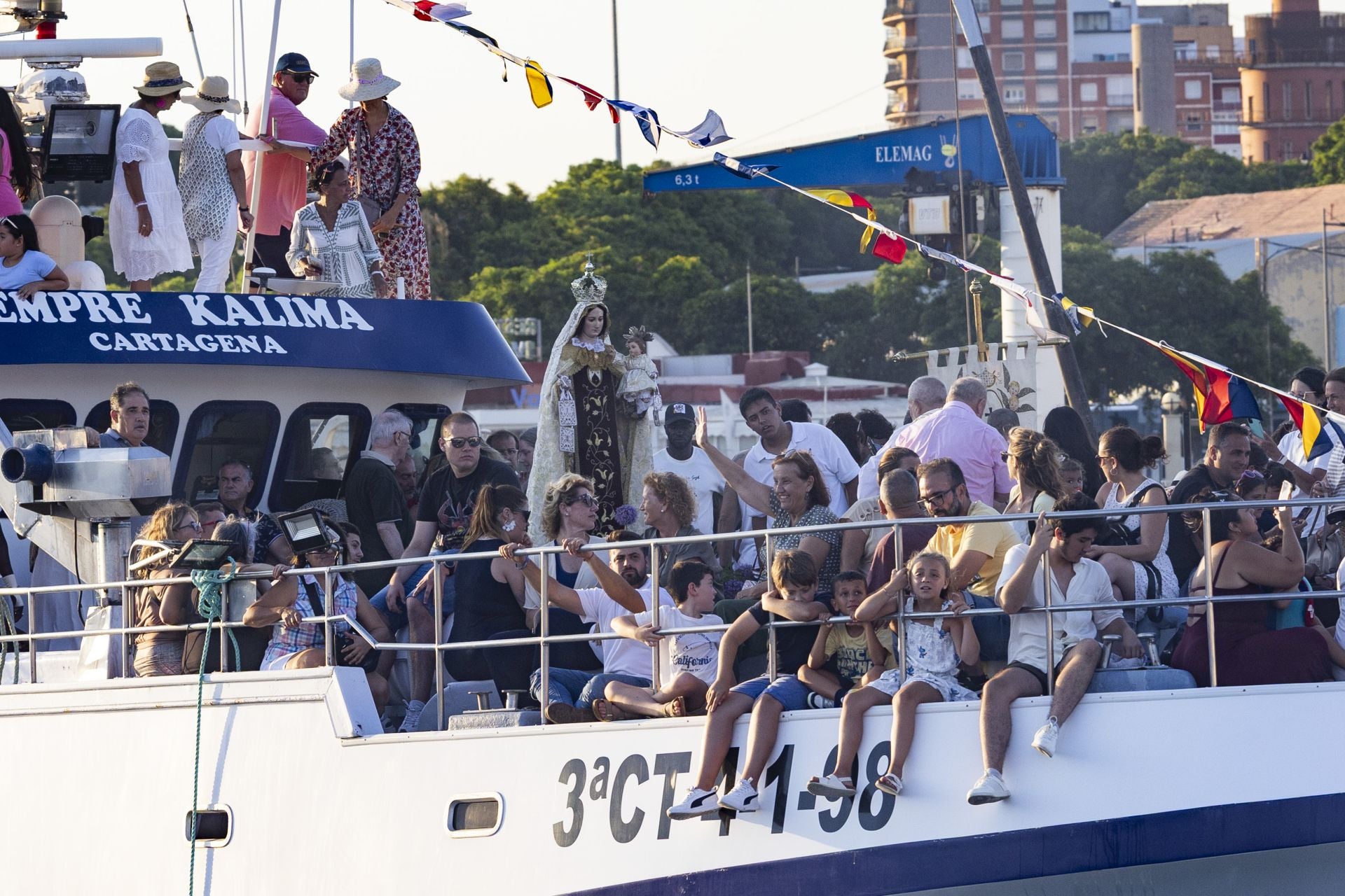 Imágenes de la procesión marítima en Cartagena de la Virgen de las Maravillas y la Virgen del Carmen