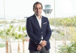 Carlos Muñoz, fundados de Volotea, en el aeropuerto de la Región de Murcia.