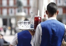 Un hostelero con amplia experiencia revela la habilidad clave de un buen camarero: es un truco mental.