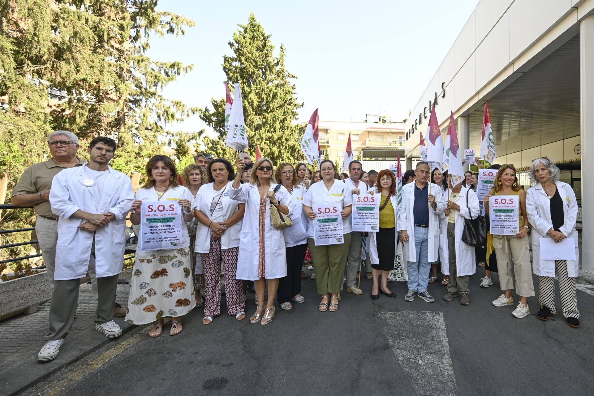 Los médicos se concentran para reclamar mejoras: «No se ofrecen contratos decentes»