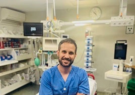 José Moya, en la UCI de La Arrixaca, donde trabaja.