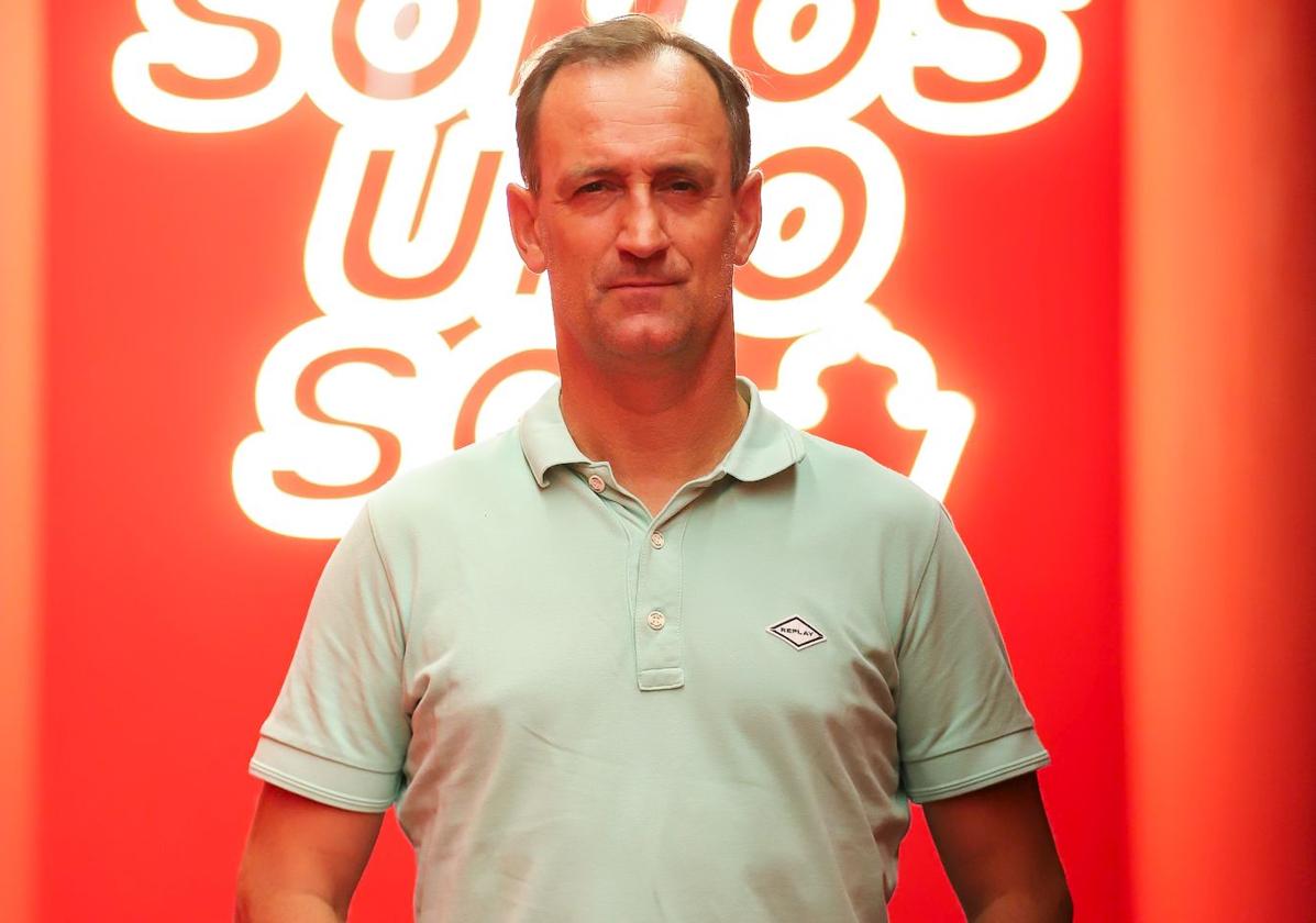 Joseba Etxeberria, en el túnel que conduce al terreno de juego del Enrique Roca.