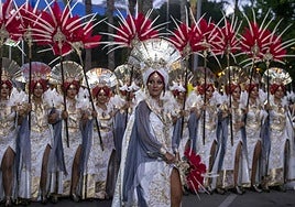 La comparsa J'Alhamed ha sido la encargada de representar al resto de las comparsas moras con su embajada.