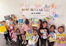 Actividad de los alumnos con motivo del Día Escolar de la No Violencia y la Paz.