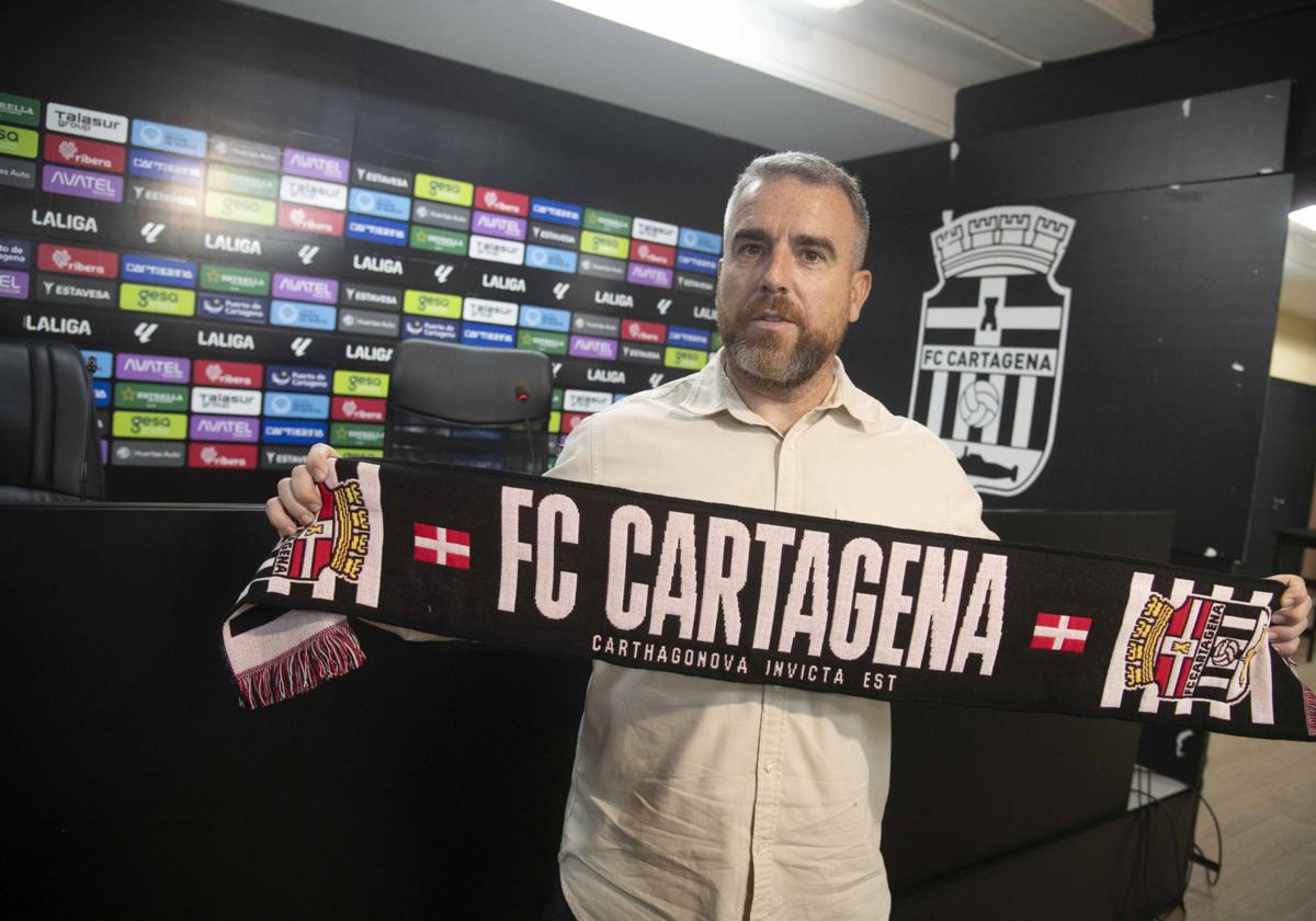 Javi Rey, en la presentación como entrenador del FC Cartagena.