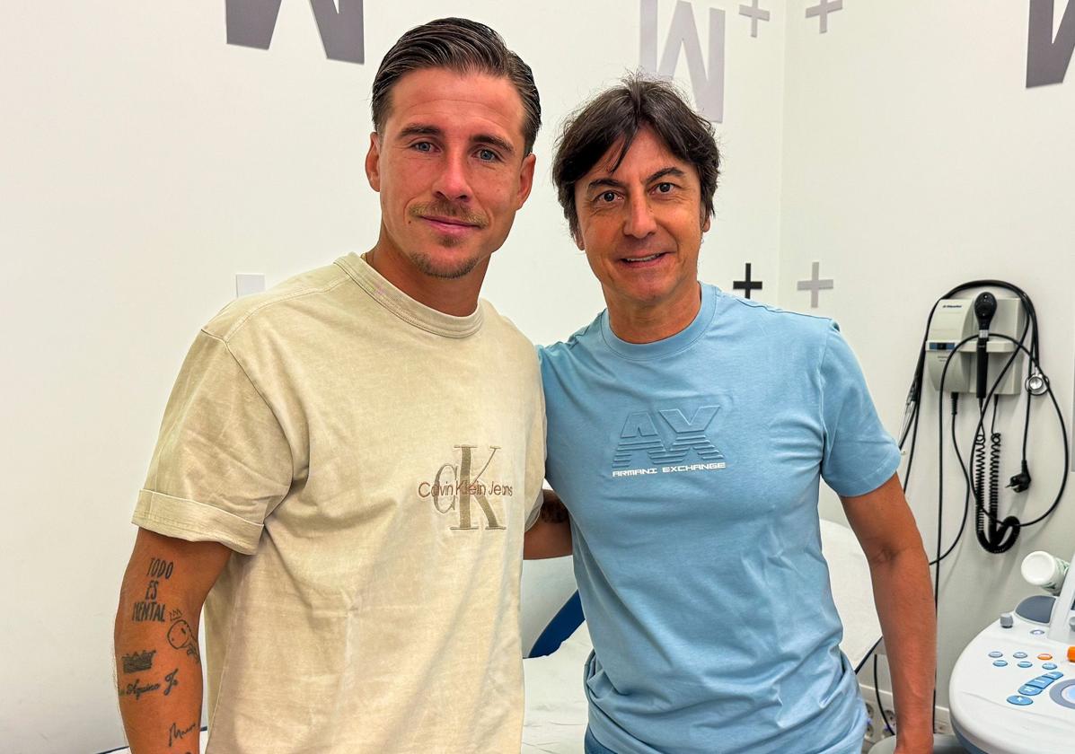 Dani Aquino junto al médico del equipo, Paco Martínez.